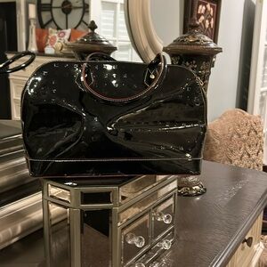 Arcadia patent leather zip to zip black handbag